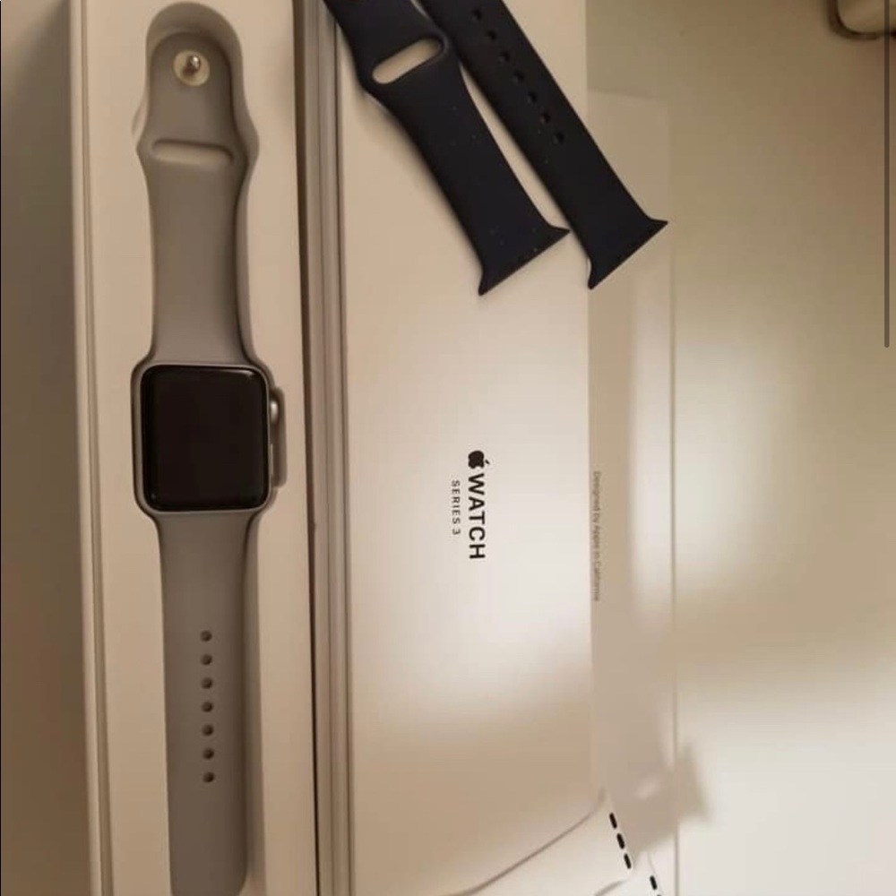 Apple Watch Series 3 - Picture 2 of 4